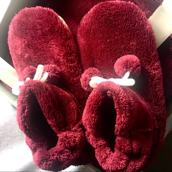 NEW Ready to Gift: Throw and Booties SET Burgundy - Picture 2 of 6